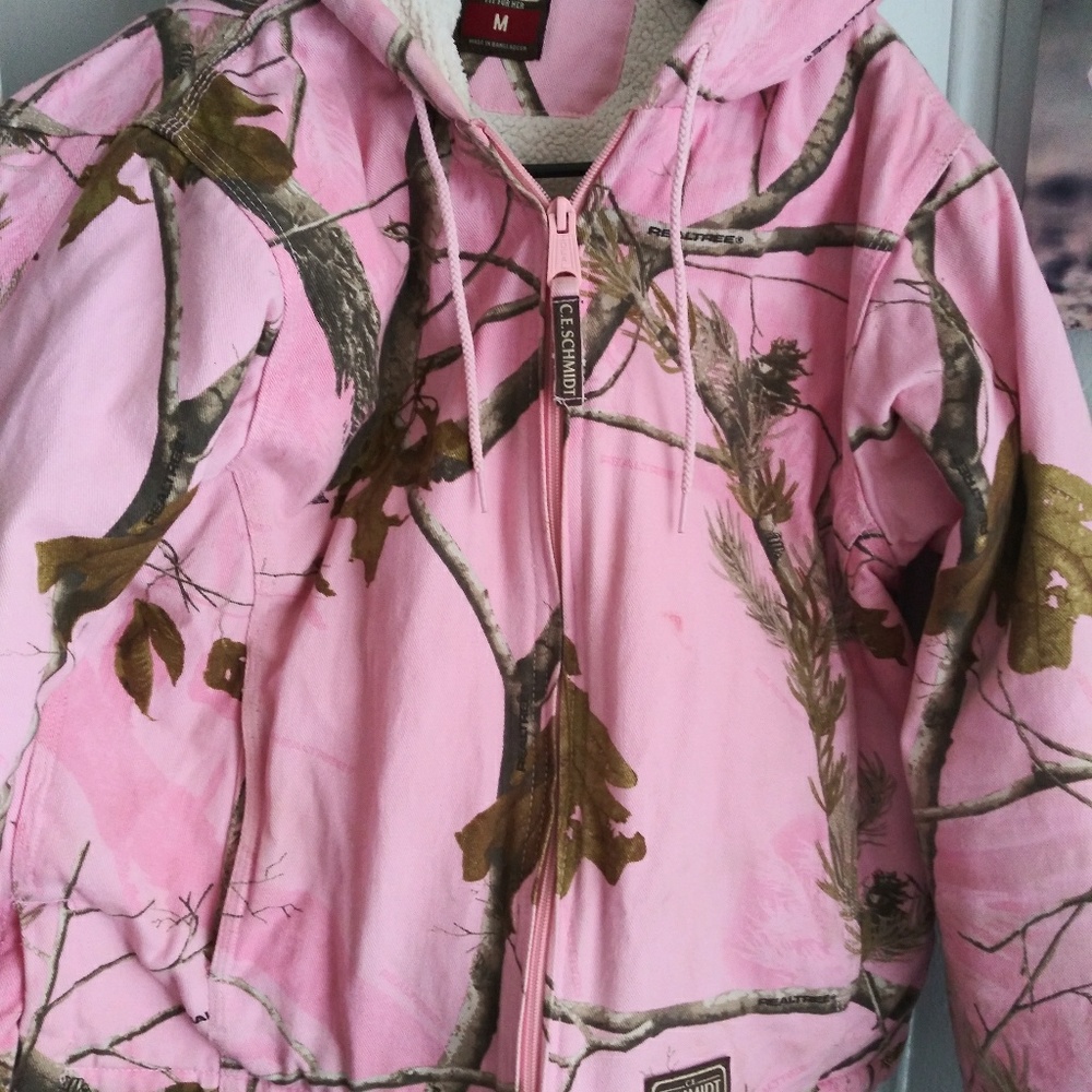 Ladies pink realtree jacket with sherpa lining